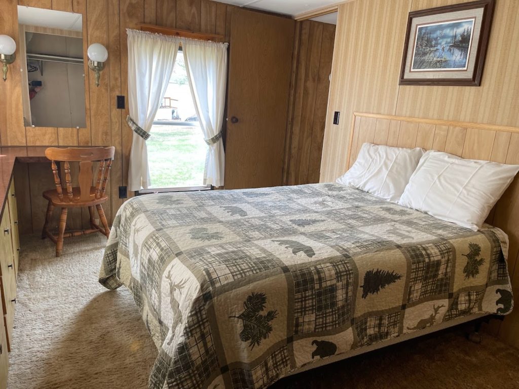 Cabin L bedroom