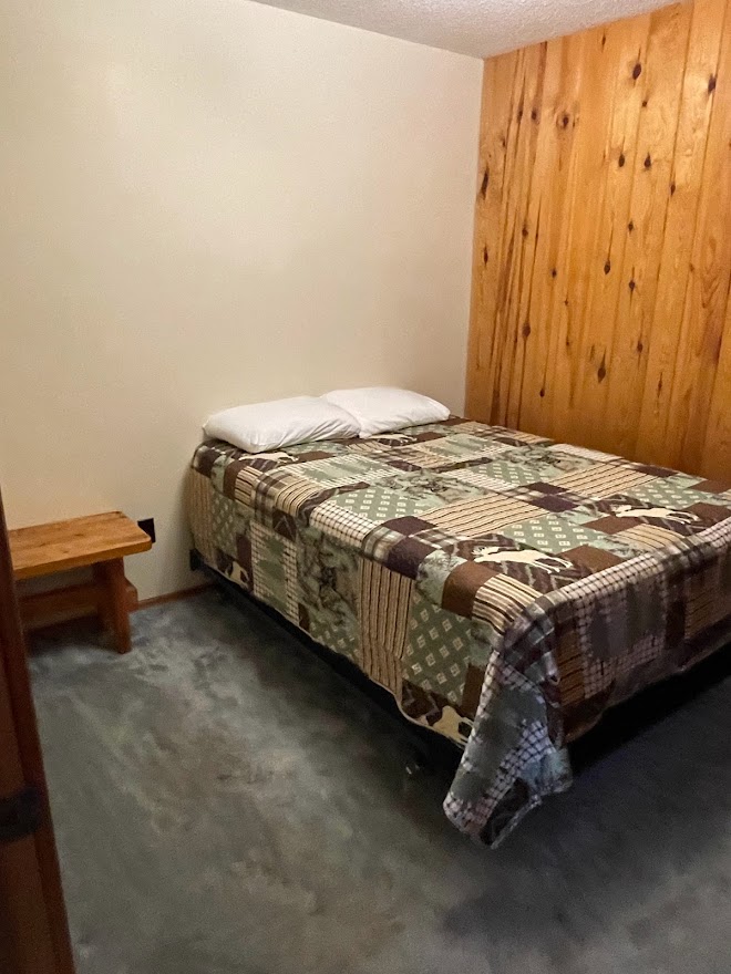 Cabin H bedroom