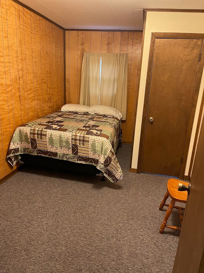 Cabin J bedroom